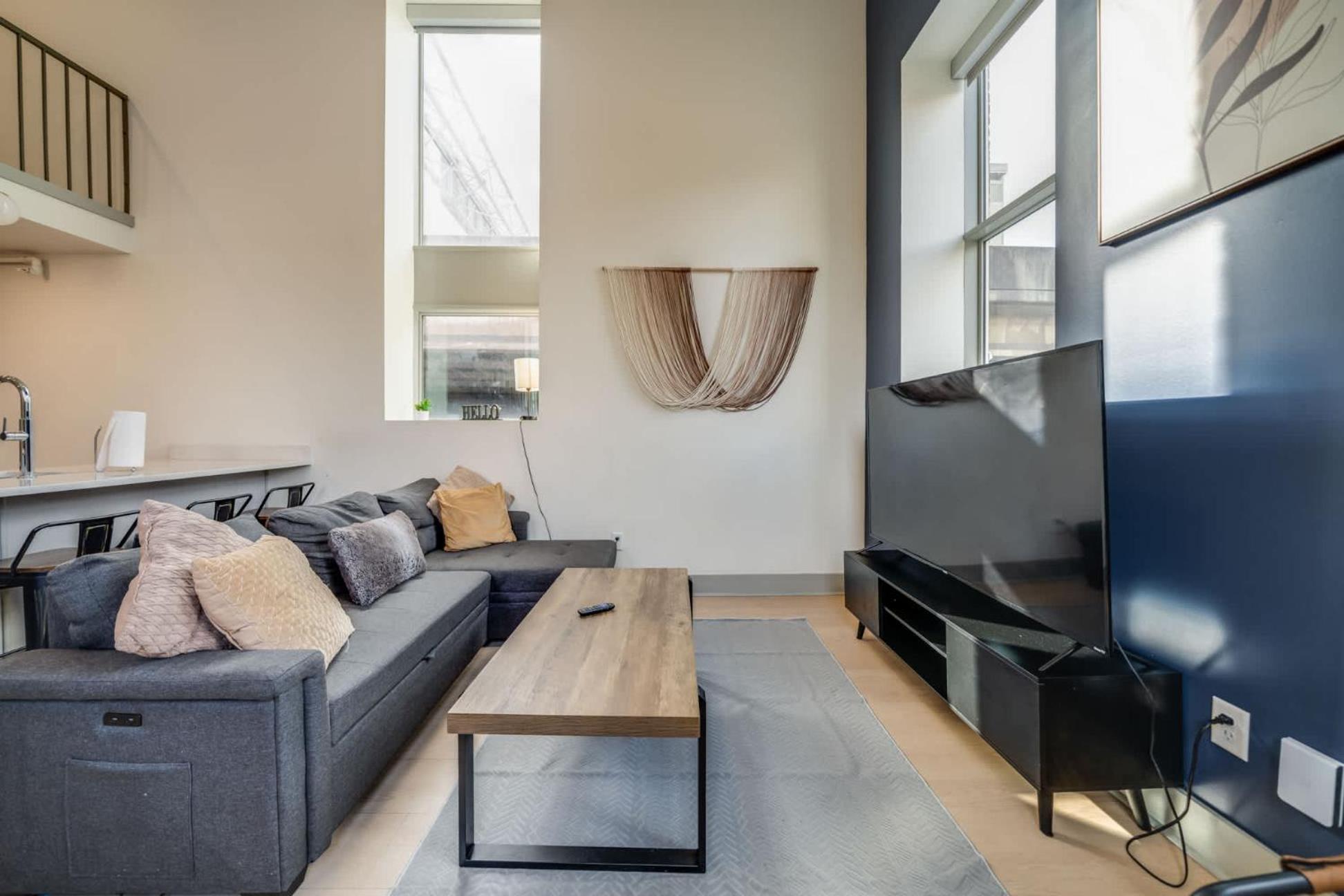 Modern And Cozy 2-br Loft In # 201 Louisville