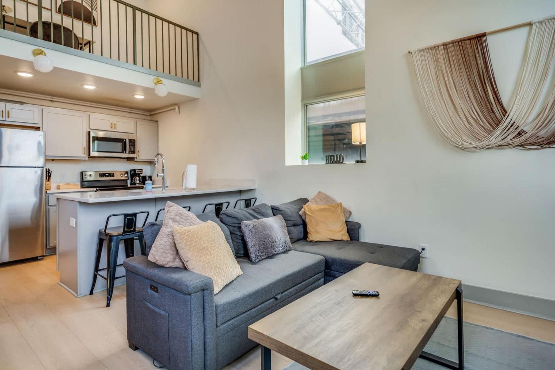 Modern And Cozy 2-br Loft In # 201