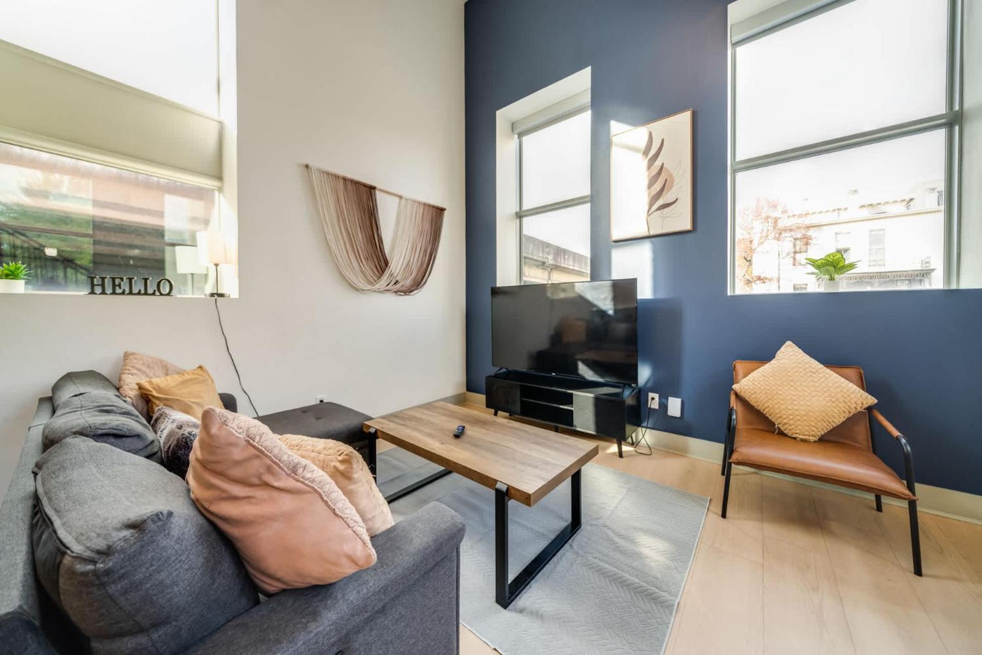 Modern And Cozy 2-br Loft In # 201 Apartment *